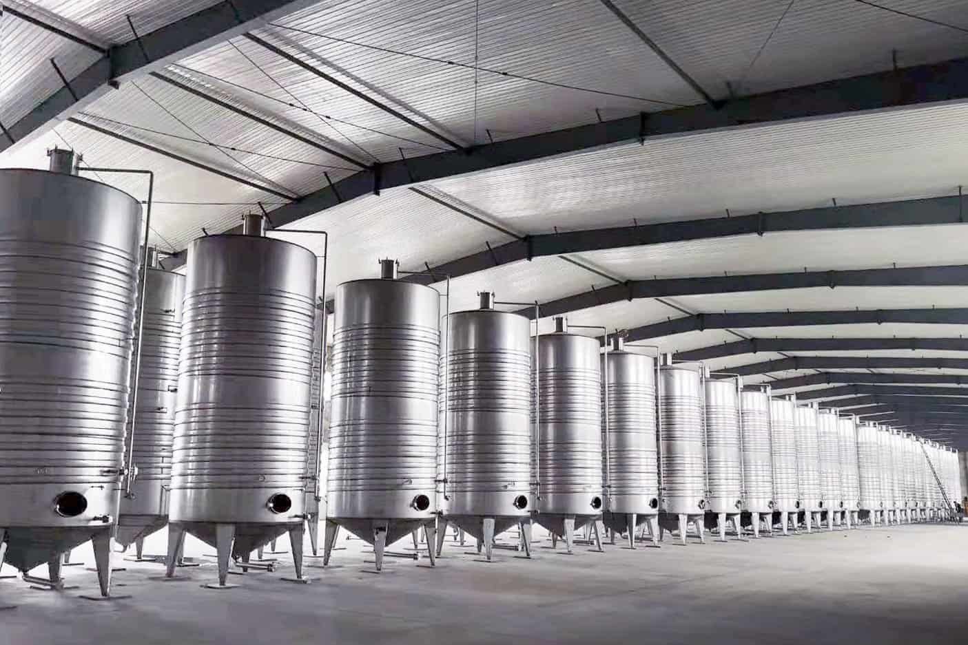 Cuve à vin de grande capacité